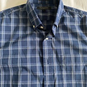 Banana Republic slim fit tech strech shirt for resale
Size - S 

Fit - Slim Fit